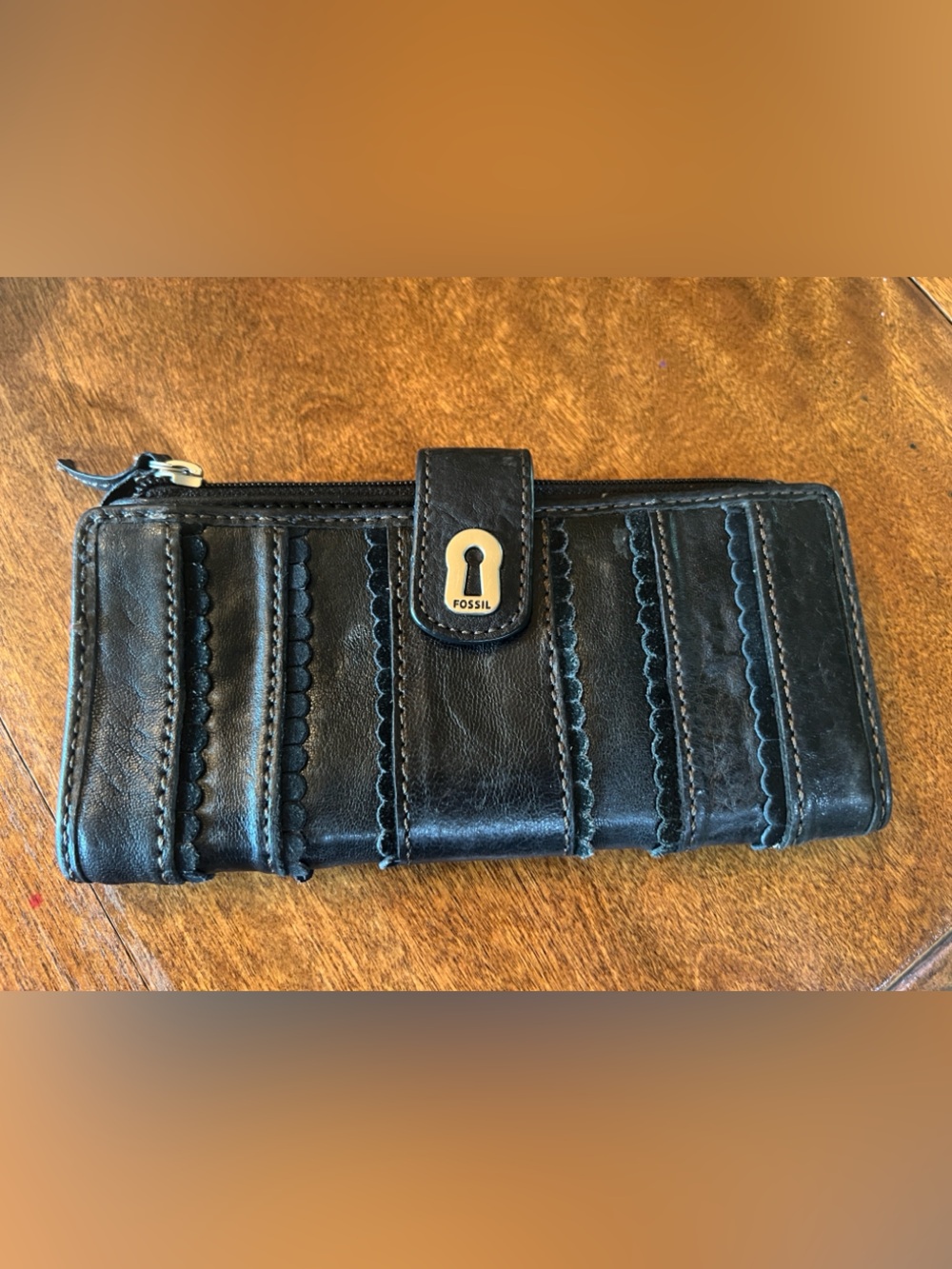 Fossil Black Leather Scallop-Trim Zip Wallet